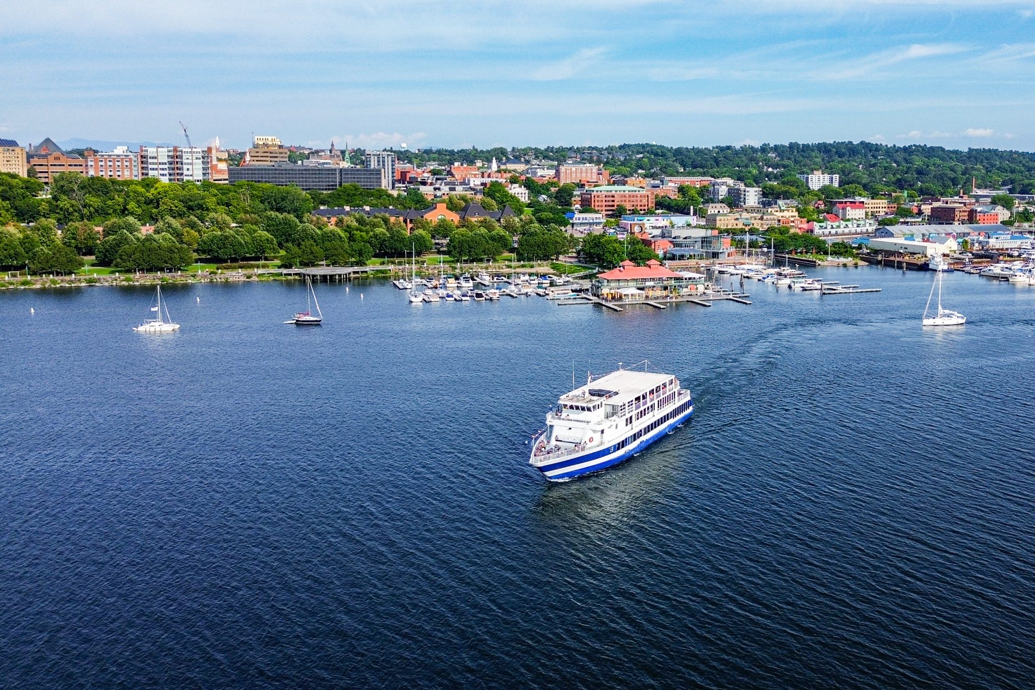 Take advantage of the close proximity to Burlington Harbor Marina, Waterfront Park, and the scenic Burlington Boardwalk!